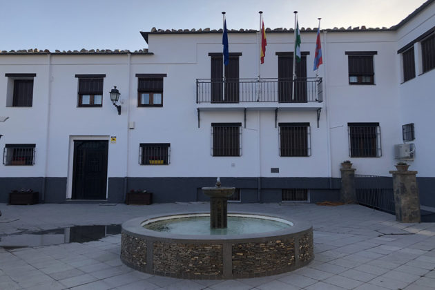 Plaza-Ayuntamiento-Juviles-630×420